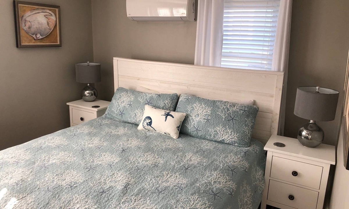 Cape May House | Cozy 3BR w/King Bed. Renovated Bath. Walk to beach, town, shopping & restaurants