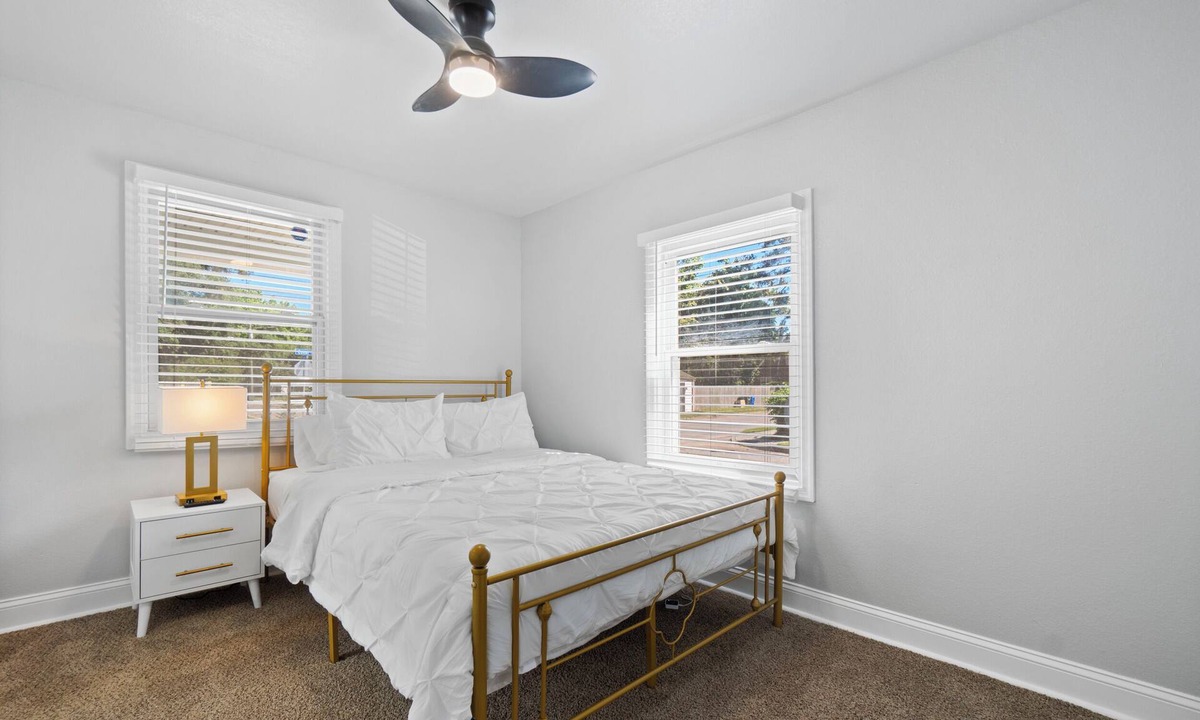Norfolk House | Cozy 4 Bed 2 Bath Home - Norfolk, Centrally Located