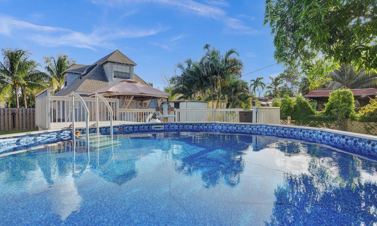 Hollywood House | Cozy 4-bedroom house with pool in Hollywood