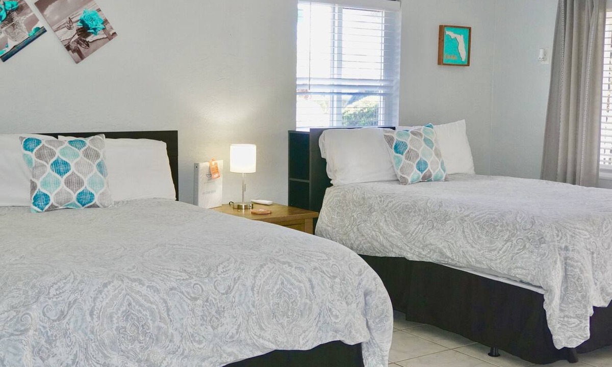 East Fort Lauderdale Hotel | Cozy Beach Family Room/Patio/Self Check In-Out/One Step from the Ocean