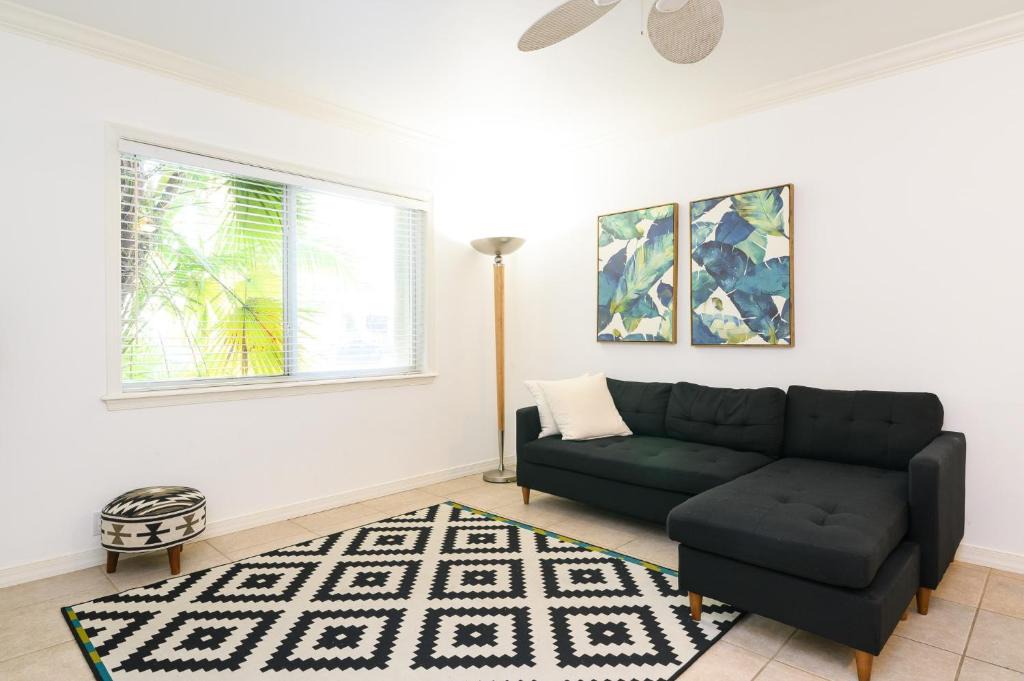 Hendricks and Venice Isles Apartment | Cozy Beach Apt, Las Olas Blvd.