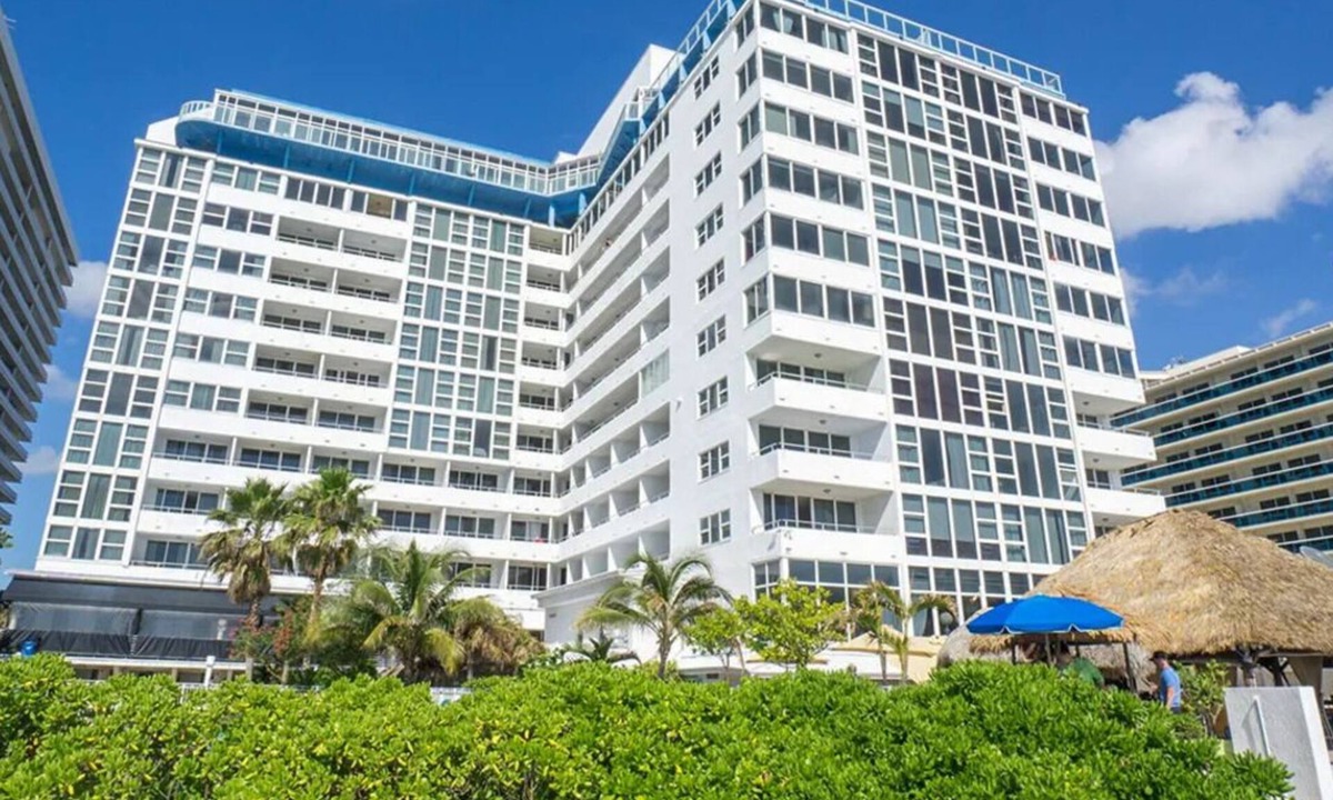 Bermuda Riviera Apartment | Cozy beachfront studio in enjoyable Fort Lauderdale with fitness room, WiFi