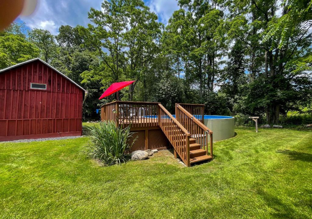 Montgomery Ski Chalet | Cozy Cabin Gateway with Pool and Firepit