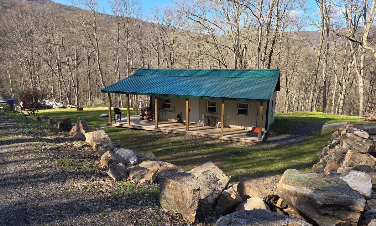 Hendricks Cabin | Cozy cabin in serene Hendricks with WiFi, AC