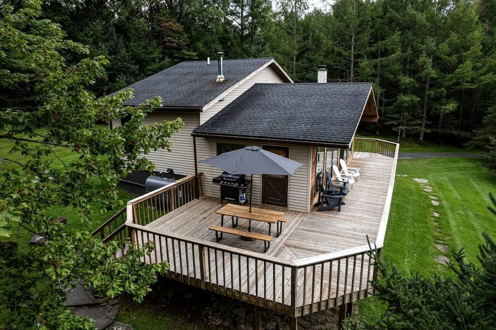 Franklin Cabin | Cozy Cabin Retreat with Fire Pit, Sauna & Game Room in Franklin, New York