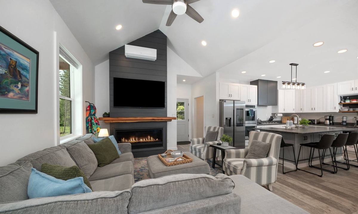 Somers Cabin | Cozy Cabin w/Private Hot Tub and Fire Pit