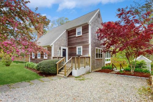 Brewster House | Cozy Charming Cottage