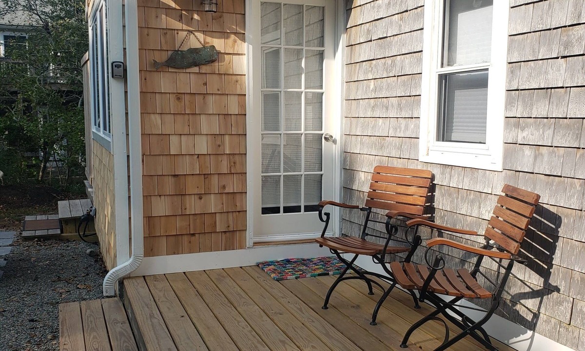 West Chatham Cottage | Cozy Chatham Cottage walk to Hardings beach Restaurants & downtown.