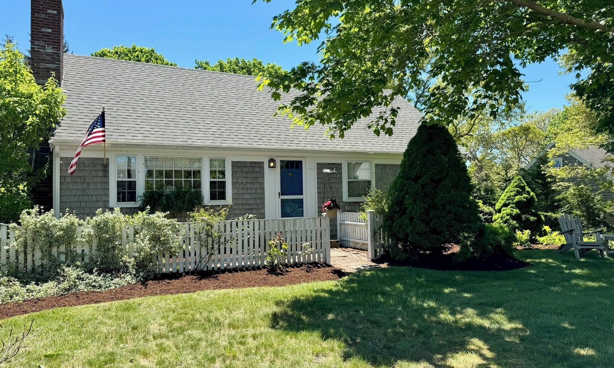 South Chatham House | Cozy Chatham Getaway- minutes to all things Cape Cod- New listing!
