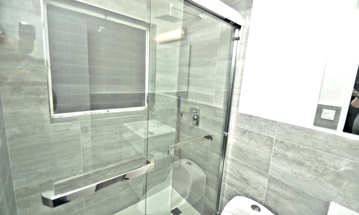 Fort Lauderdale Apartment | Cozy, Clean Efficiency in NE Ft. Lauderdale with large gated carport.