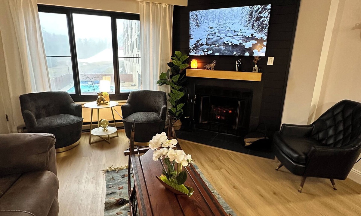 Snowshoe Apartment | Cozy condo in silver creek,Ski-in/out,4 beds,2BD, 2BATH, HOT TUB.