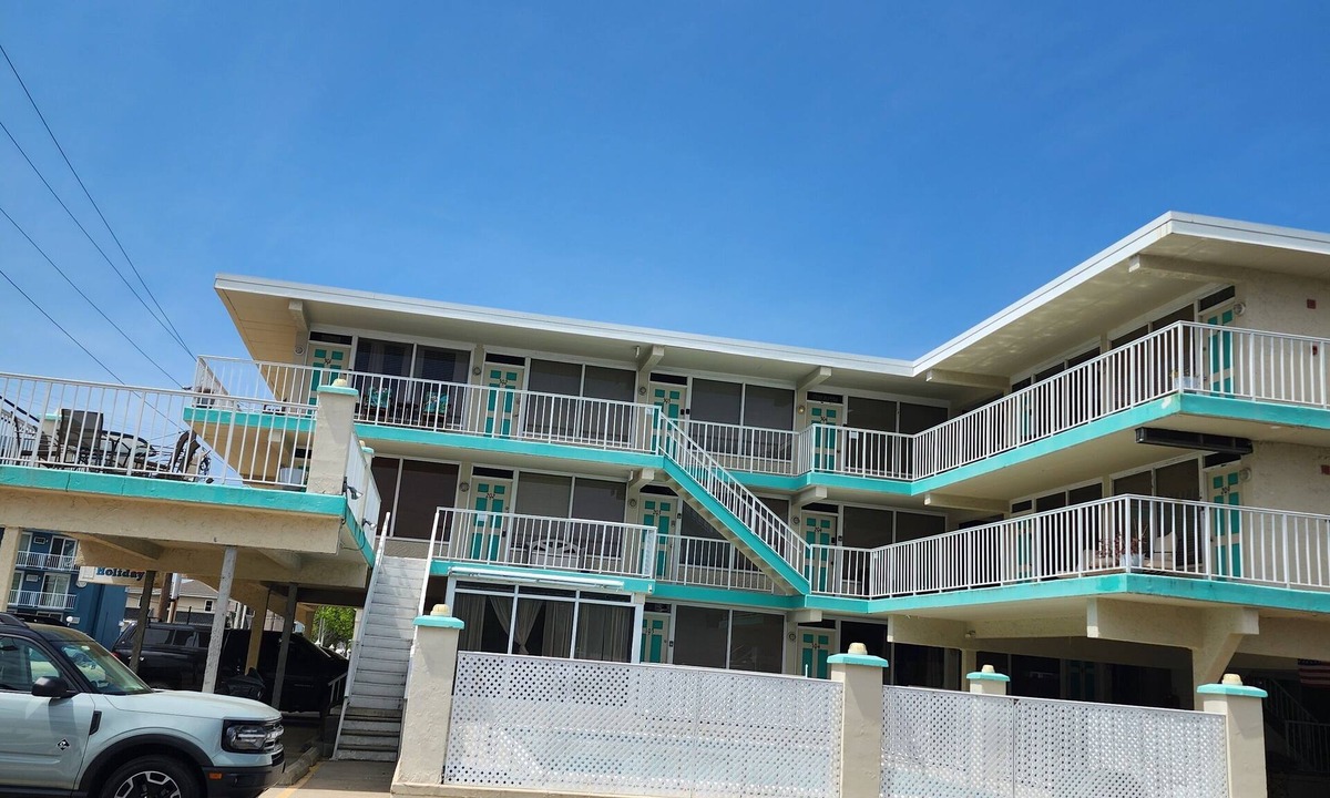 Wildwood Condo | Cozy condo with a Pool, AC, and WiFi. One block from boardwalk and beach!
