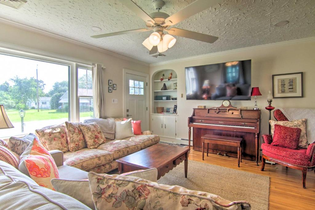 Cambridge House | Cozy Cottage with Yard Less Than 2 Mi to Choptank River