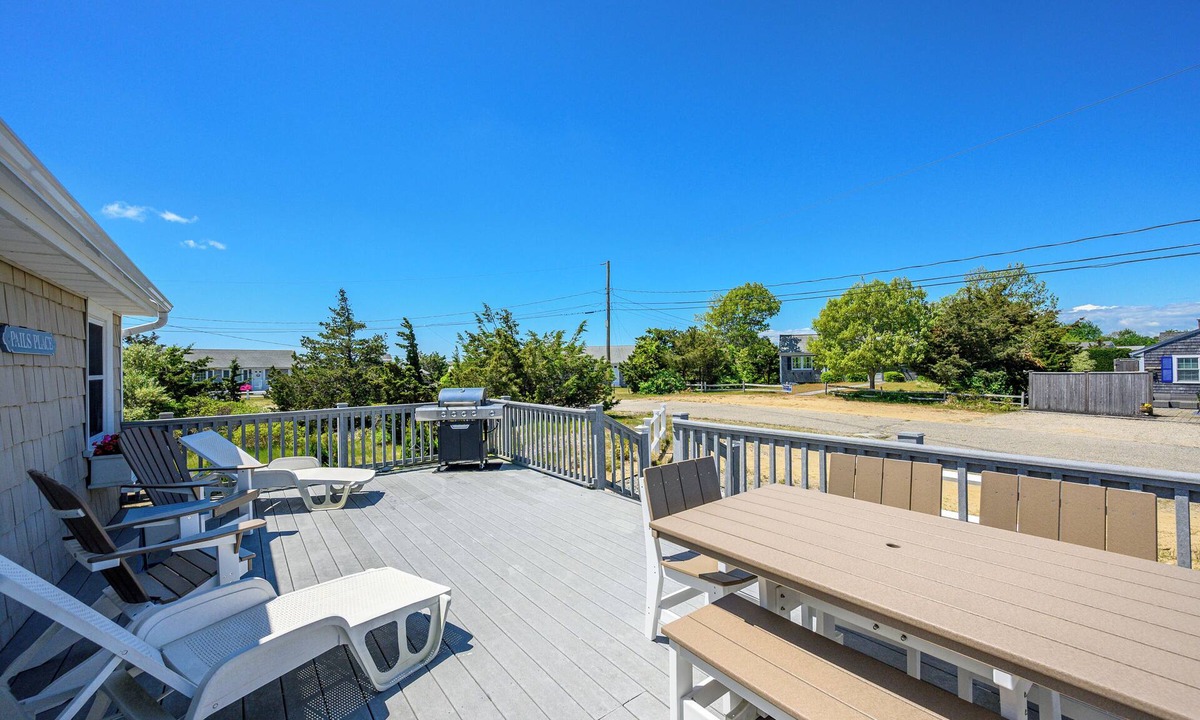 West Dennis House | Cozy Duplex Retreat Close to Beaches! (1814)