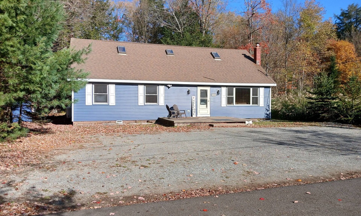 Woodgate House | Cozy Elm- Family oriented neighborhood w/Lake-rights to White Lake