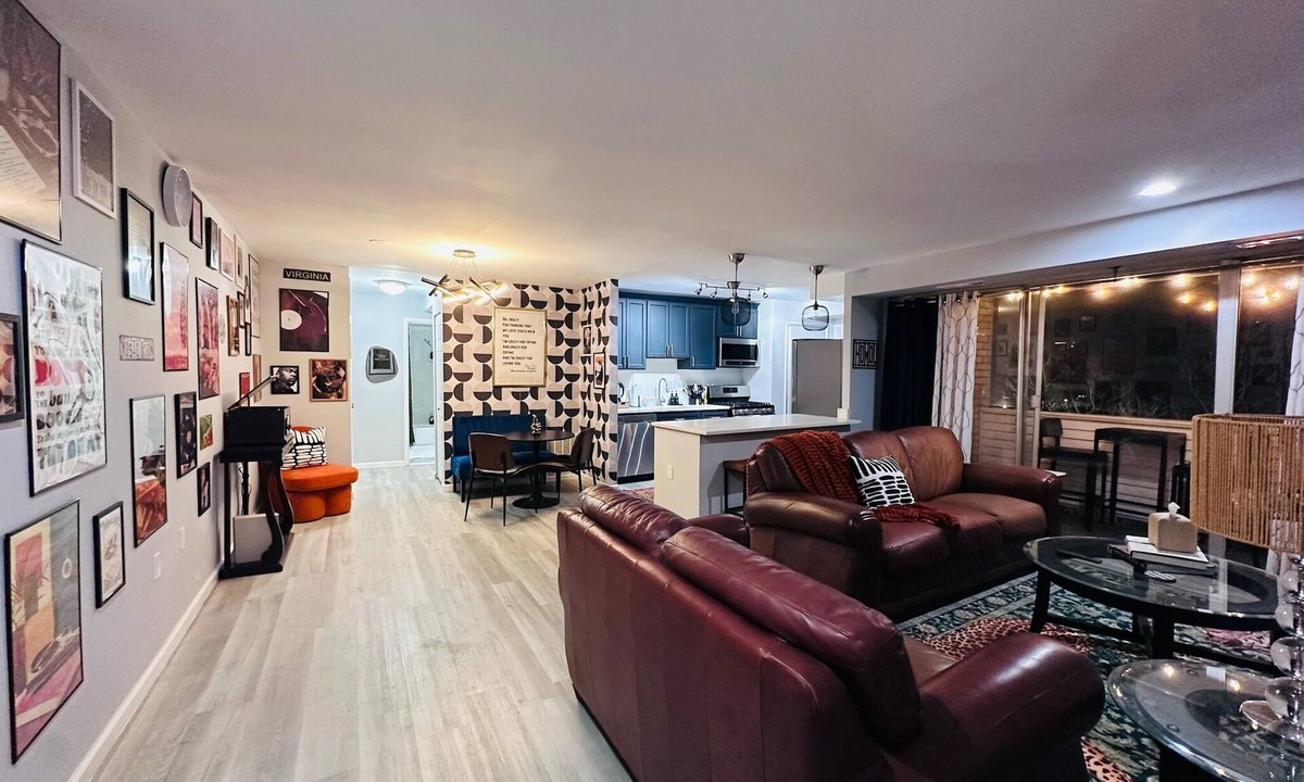 Alexandria Condo | Cozy Escape w/King Bed Mins Away from DC