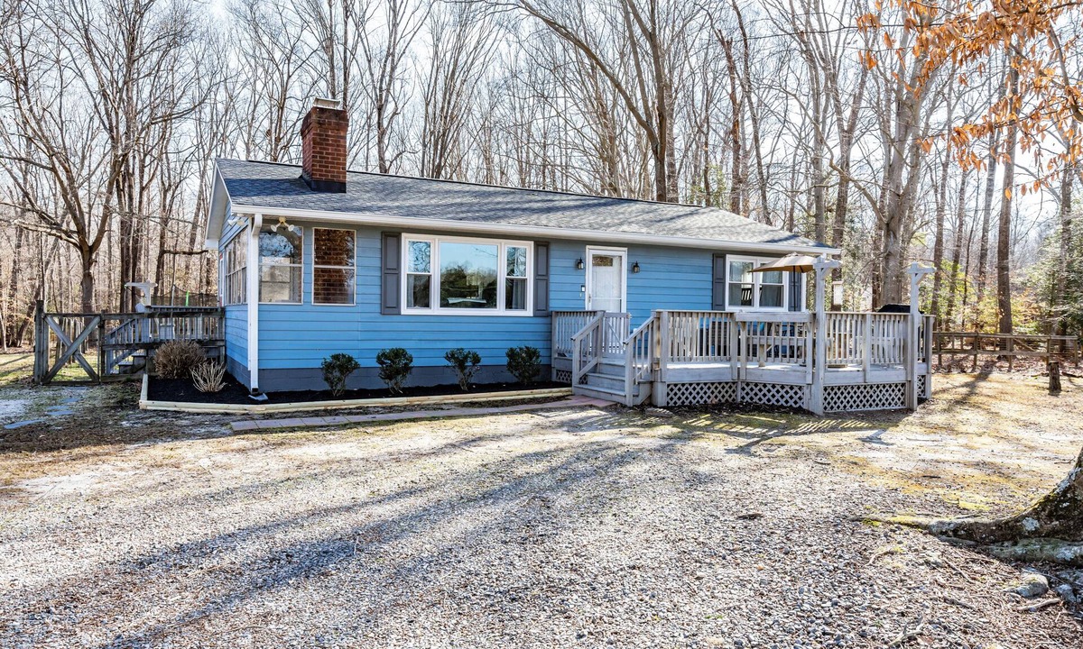 Hanover Cottage | Cozy Family/Pet Friendly Country Cottage