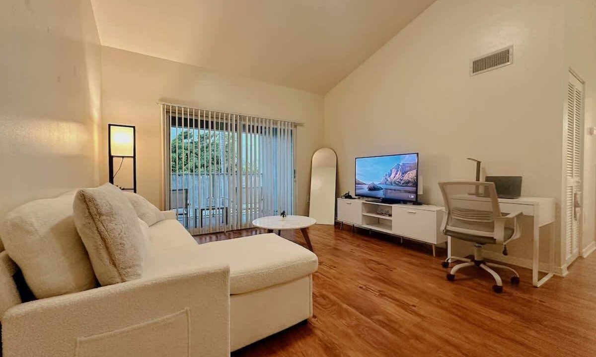 Pembroke Pines Apartment | Cozy Full 1B, 1B Apt, Kitchen, Laundry