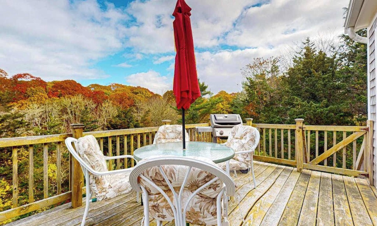 East Orleans House | Cozy home close to the beach with deck, porch, W/D, & foosball table