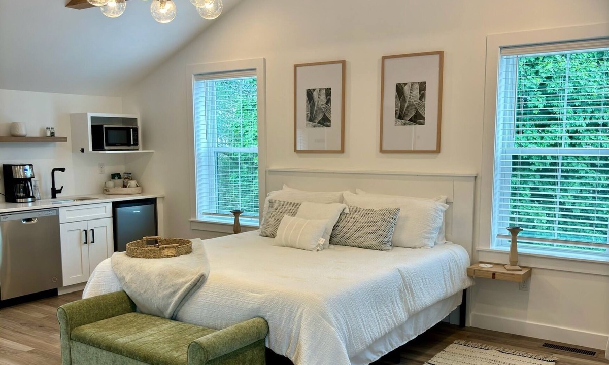 Franklin Springs Apartment | Cozy, inviting, brand-new studio ideal for individuals and/or couples