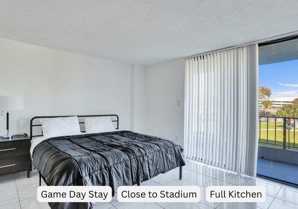 Golden Glades Apartment | Cozy Miami Gardens Studio King Bed & Tub - 208