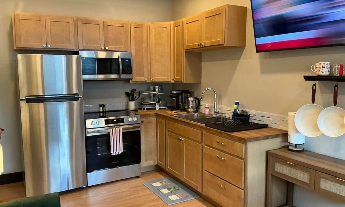Polson Apartment | Cozy One Bedroom - One Block from Flathead Lake!