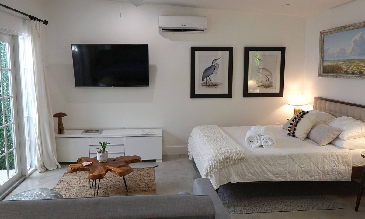 Coral Way Apartment | Cozy private & peaceful guesthouse centrally located to the best of Miami!