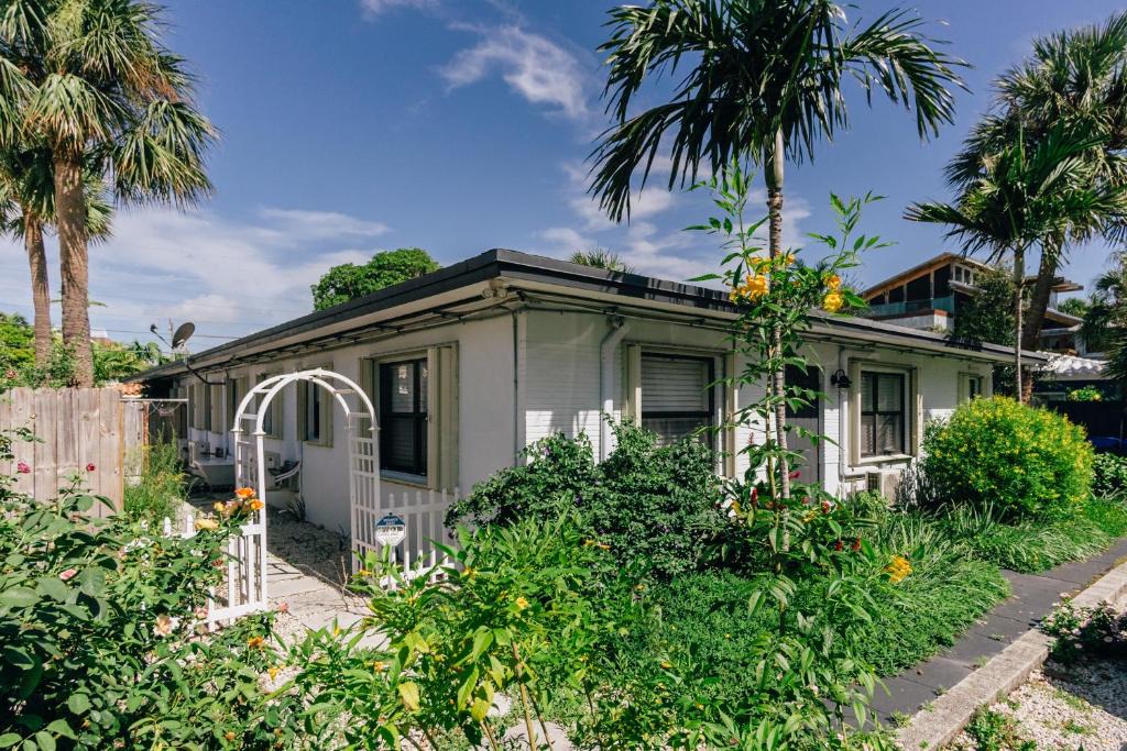 Pompano Beach Apartment | Cozy private studio 2 blocks from Pompano Beach