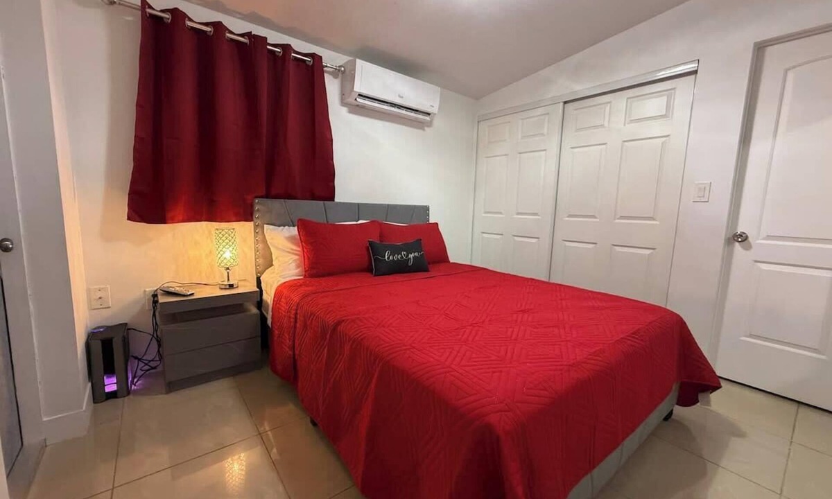 Pembroke Pines Apartment | Cozy Queen Studio,Patio BBQ and Free Parking