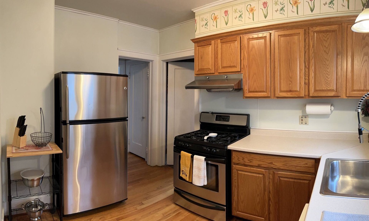 Albany Apartment | Cozy rental near local hospitals, colleges, and dining. With home office!