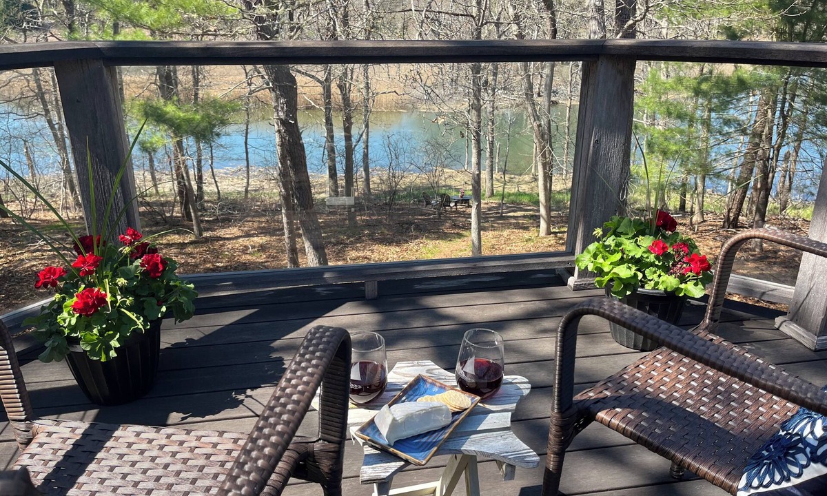 Chatham House | Cozy Riverfront retreat w hot tub, deck, fire pit. Kayak to Pleasant Bay!