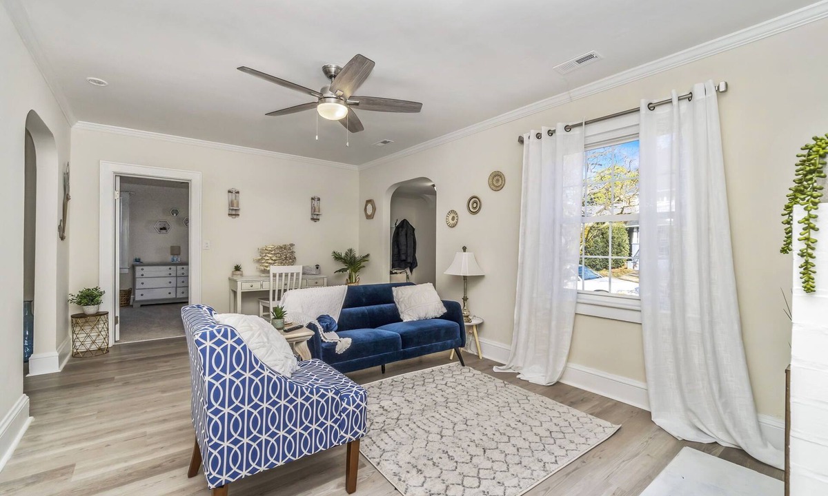 Norfolk Cottage | Cozy Safe Coastal Cottage 1.8 Mi from Hospitals Near Base + ODU
