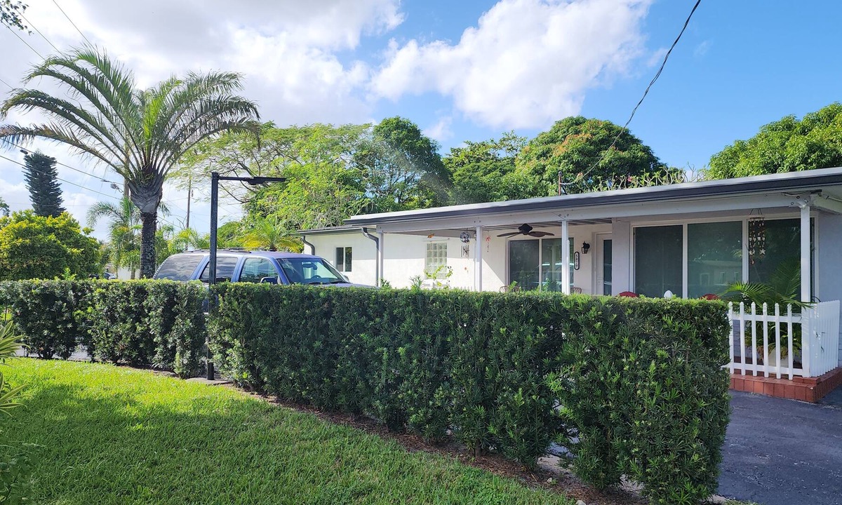 Margate House | Cozy single-family residence with fenced in backyard /Pet-Friendly
