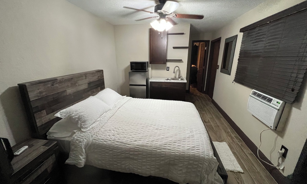 Hialeah Apartment | Cozy studio apartment with private entrance and patio near MIA intl. airport