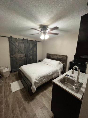 Miami Springs House | cozy studio apartment with private entrance and patio