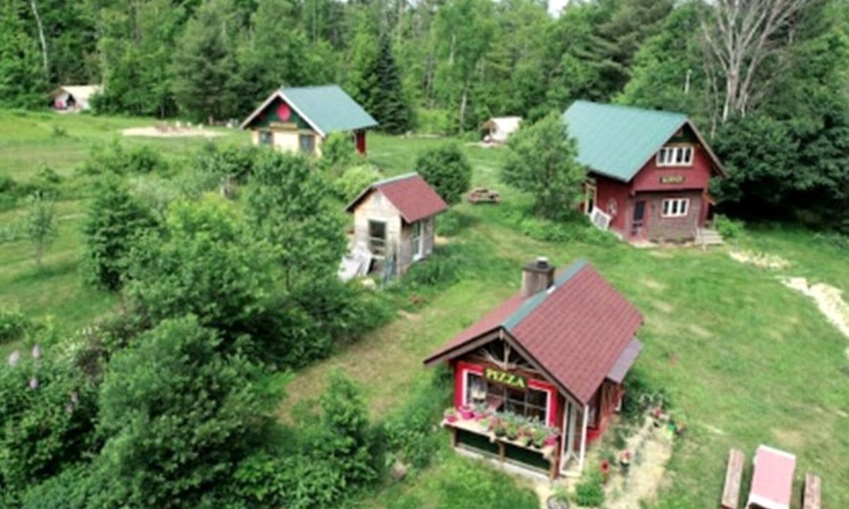 North River RV Rental | Cozy Tented Cabin Rental near the Hudson River in Upstate New York