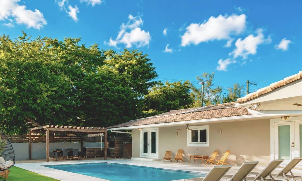 North Miami Beach House | Cozy Villa | Grill | Mini Golf | Billiards | Pool