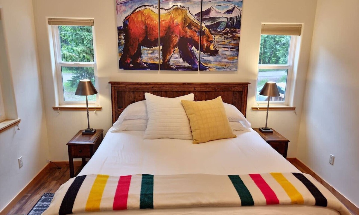 West Glacier Cottage | Cozy West Glacier Cabin*1.5 Mile GNP* 5-Star Host