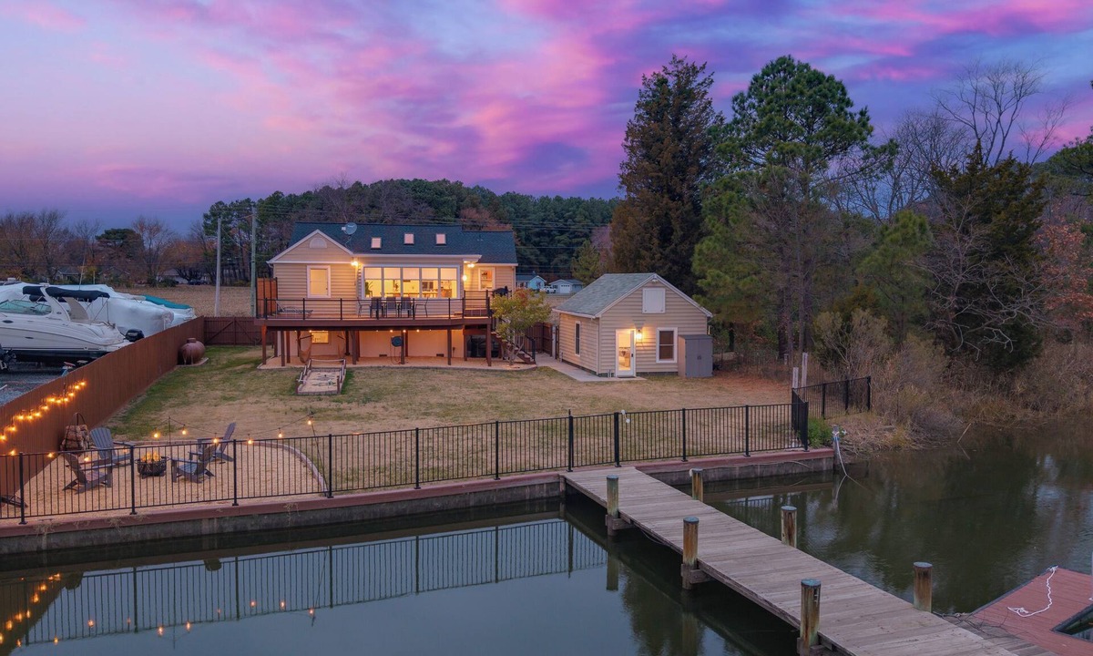 Chester House | Crab Alley | Waterfront Home + Hot Tub + Game Room