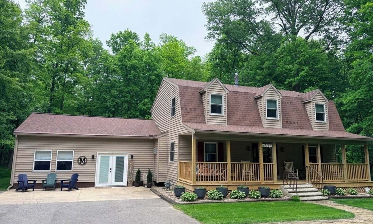 Oberlin House | Crafting Retreat House in the Woods
