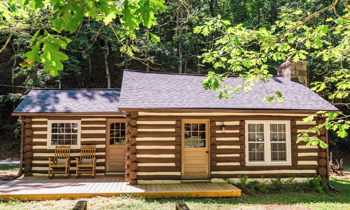 Caldwell Cabin | Creek side Log Cabin with hot tub in White Sulphur Springs WV