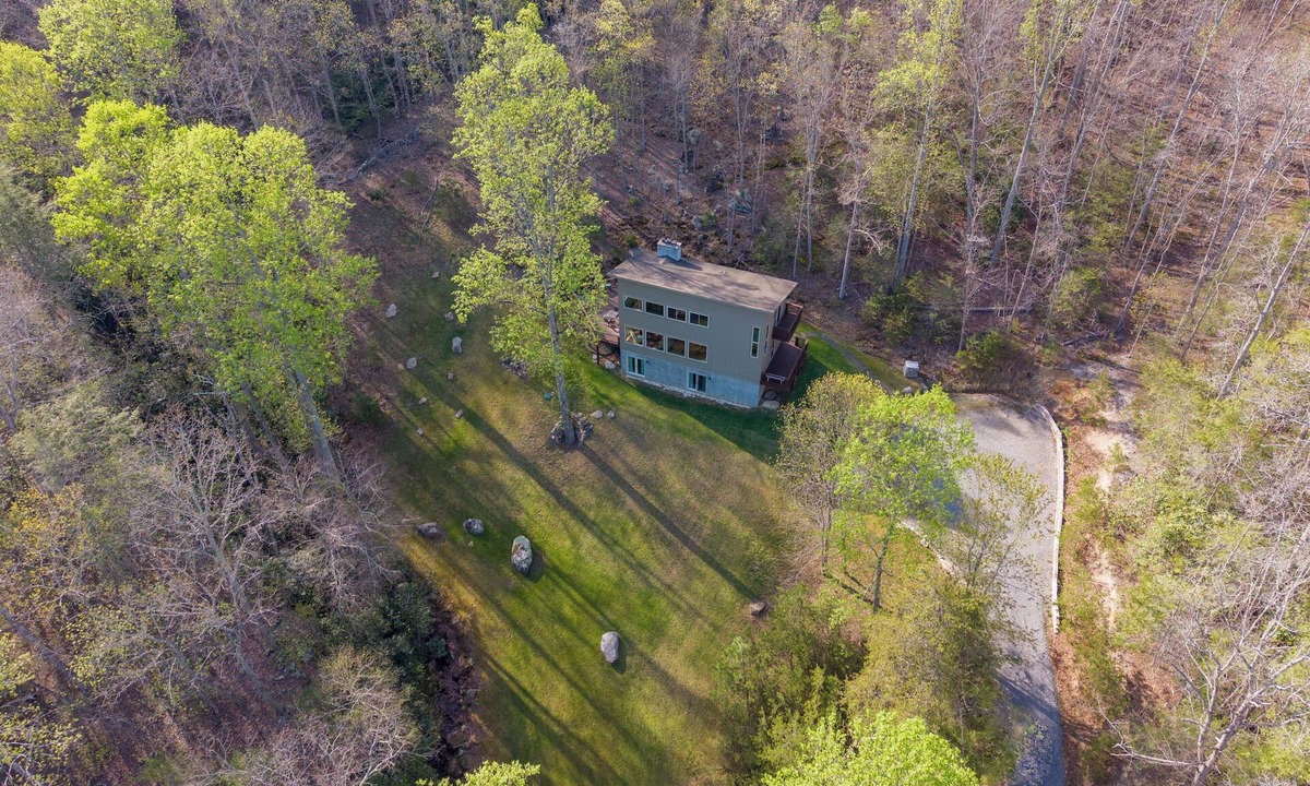North Fork House | Creekside Mountain Home Near Hungry Mother | King Suite