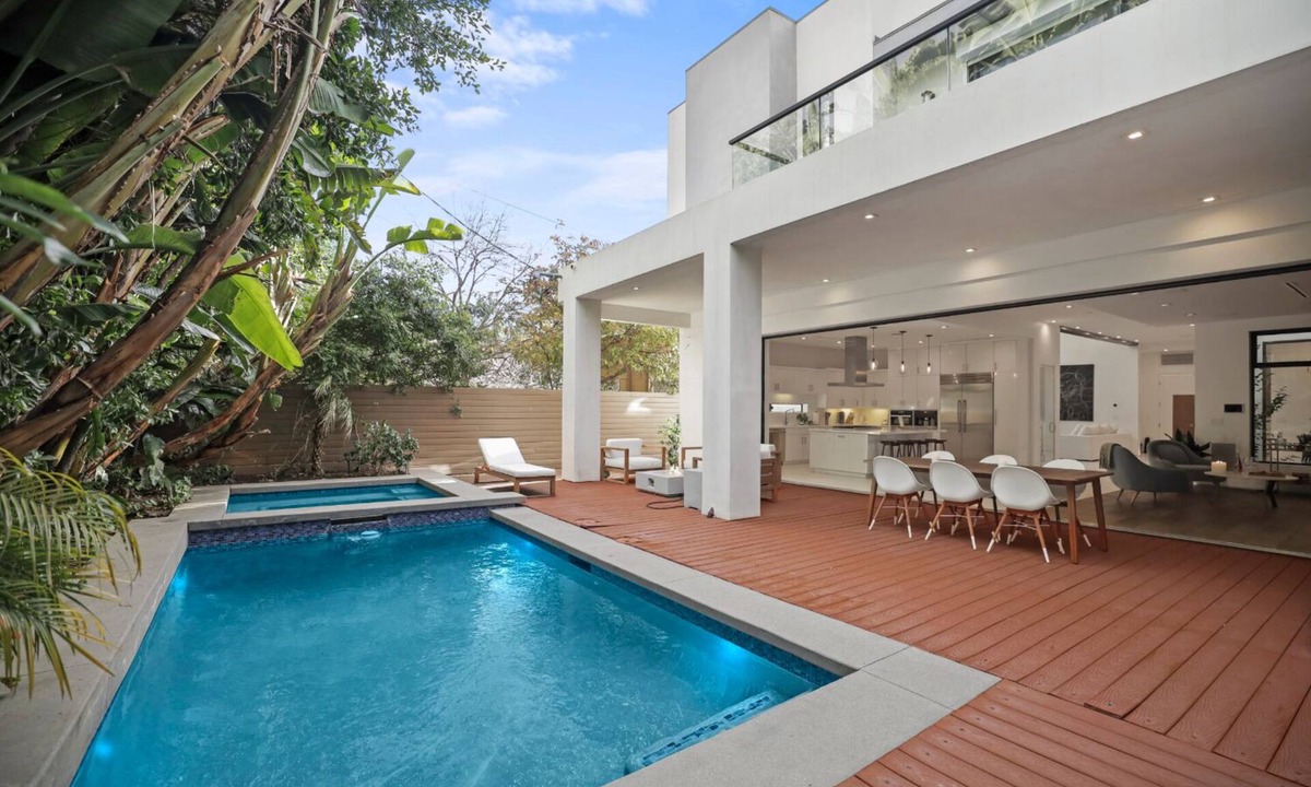 Melrose Villa | Crescent Heights - Stunning Architectural Home in the Heart of the City!