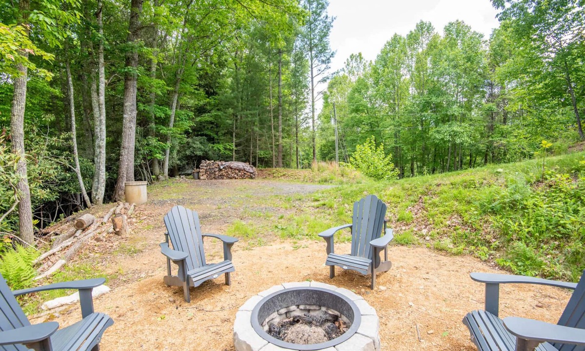Lansing Cabin | Crest Cabin | River Access Adventures | 3 Acres to Explore