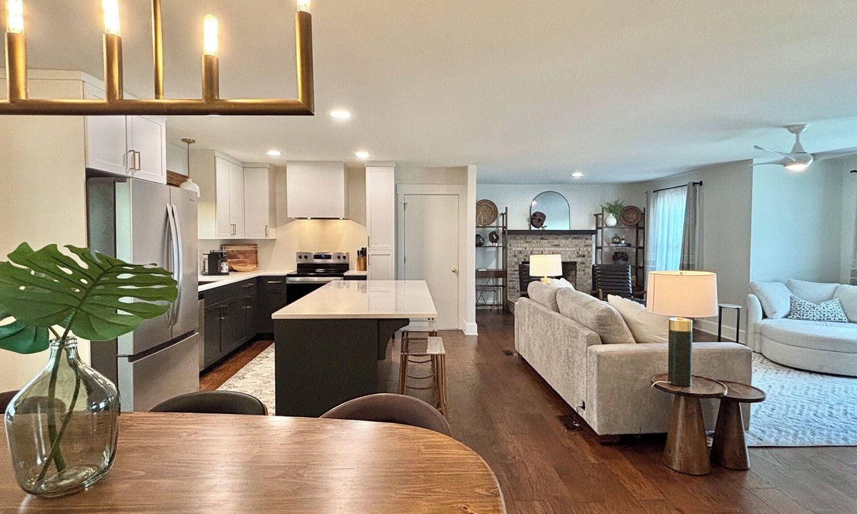 Kings Grant House | Crestwood Rest: Designer Kitchen, Private Pool, Mins to Wrightsville. 3bed/2bath