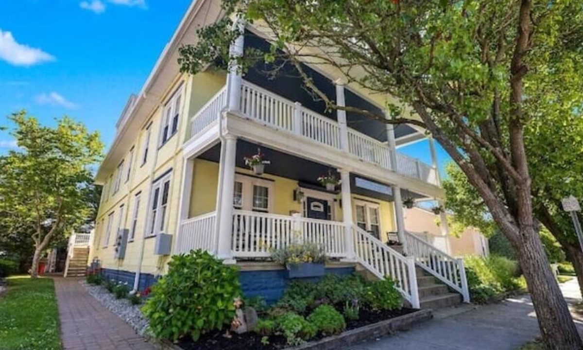 Wildwood Crest Apartment | Crocus by the Sea Charming 3 bedroom 5 minute walk to free beach pet friendly