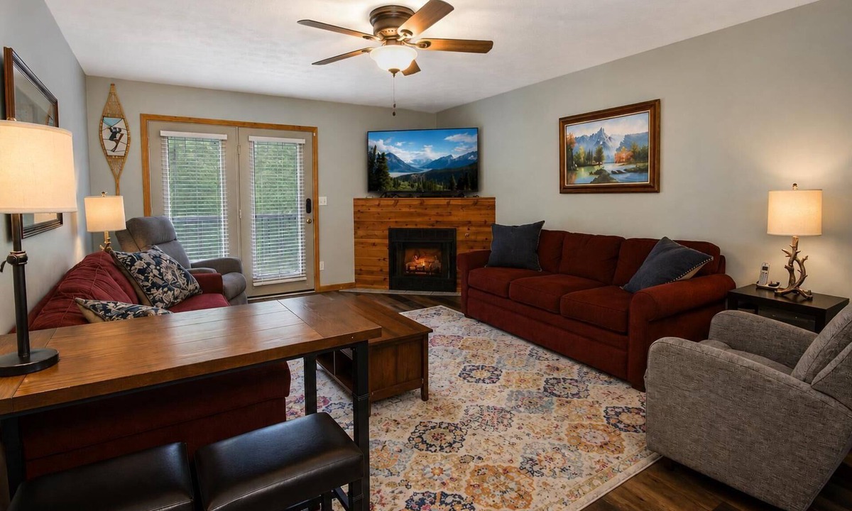 Snowshoe House | CS J38 | Mountain Bike HQ | 3 Levels + Dogs Welcome
