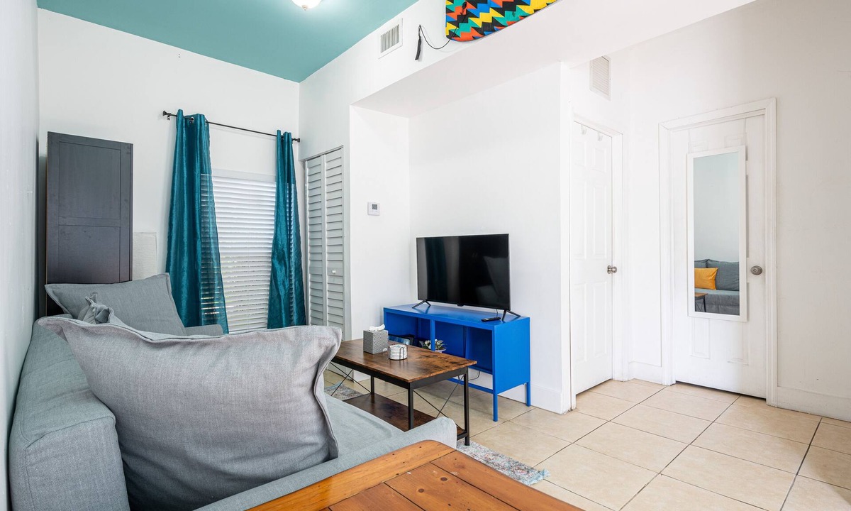 West Little River House | Cute little home with free parking - La Haciendita