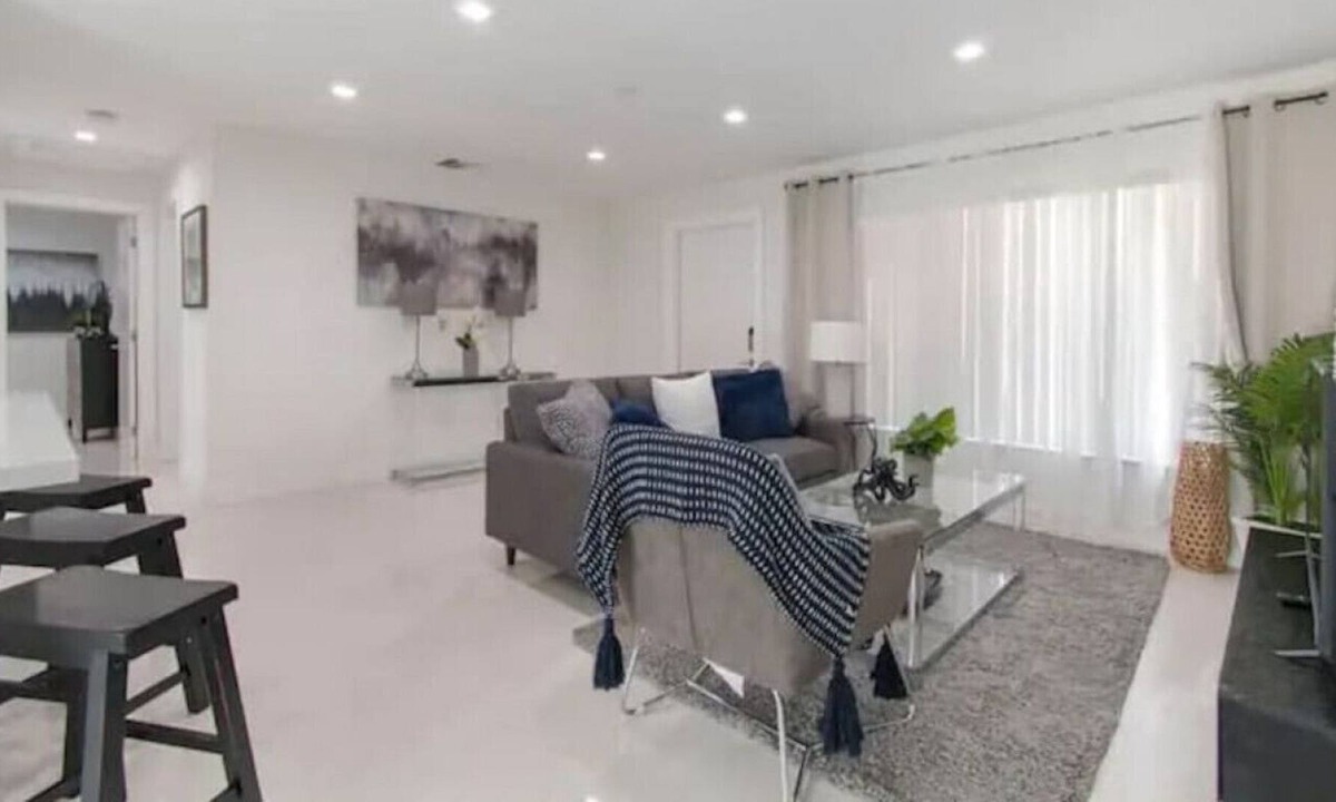 Fort Lauderdale House | Dania Beach Beauty 3BR with Hot Tub
