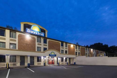 Montclair Hotel | Days Inn by Wyndham Dumfries Quantico